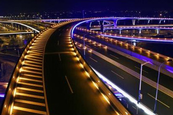 城(cheng)市(shi)道路(lu)炤(zhao)明(ming)