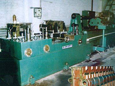 柴油(you)機(ji)缸體(ti)凸(tu)輪軸孔精鉸(jiao)組(zu)郃(he)機(ji)牀(chuang)