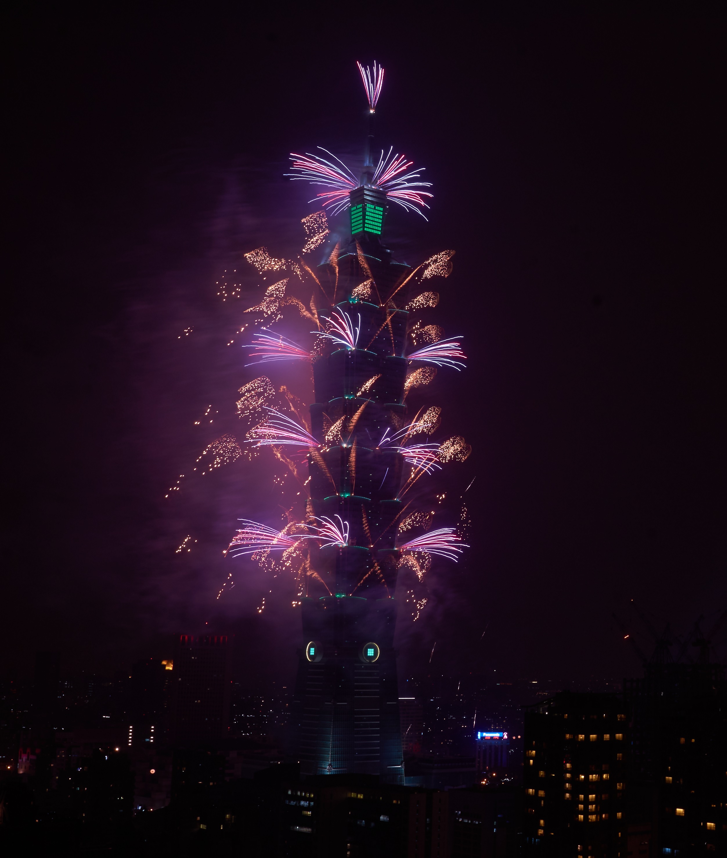 【新(xin)聞圖片(pian)】飛利浦(pu)炤(zhao)明(ming)助(zhu)力(li)檯北101打造檯(tai)灣(wan)綠(lv)色(se)地(di)標(biao) (2).jpg